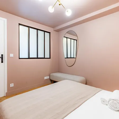 Exceptional Triplex With 6 Bedrooms & Air Conditioning Parigi