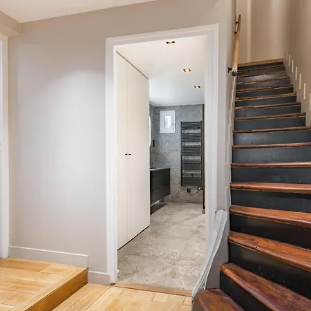 Exceptional Triplex With 6 Bedrooms & Air Conditioning Appartamento Parigi