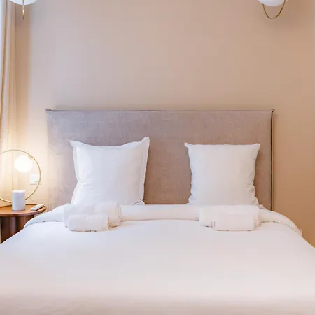 Exceptional Triplex With 6 Bedrooms & Air Conditioning Parigi