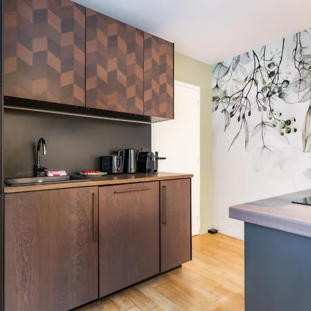 Exceptional Triplex With 6 Bedrooms & Air Conditioning Appartamento Parigi