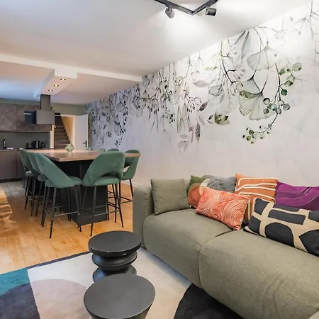 Exceptional Triplex With 6 Bedrooms & Air Conditioning Apartment Paris
