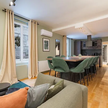 Exceptional Triplex With 6 Bedrooms & Air Conditioning * Parigi