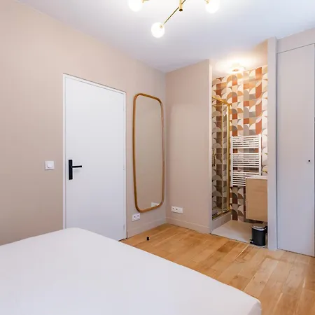 Exceptional Triplex With 6 Bedrooms & Air Conditioning Appartamento Parigi