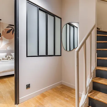 Exceptional Triplex With 6 Bedrooms & Air Conditioning Parigi