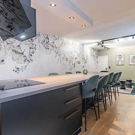 Exceptional Triplex With 6 Bedrooms & Air Conditioning * Parigi