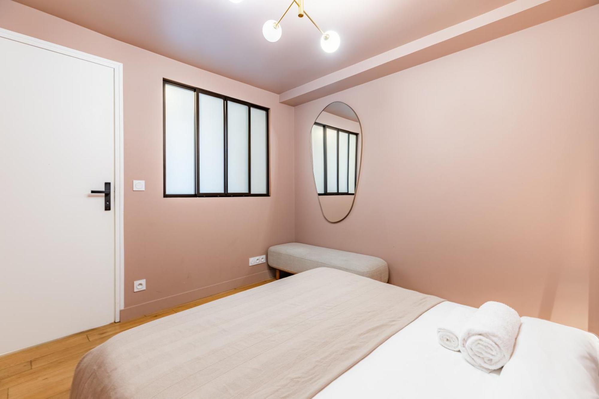 Exceptional Triplex With 6 Bedrooms & Air Conditioning Parigi