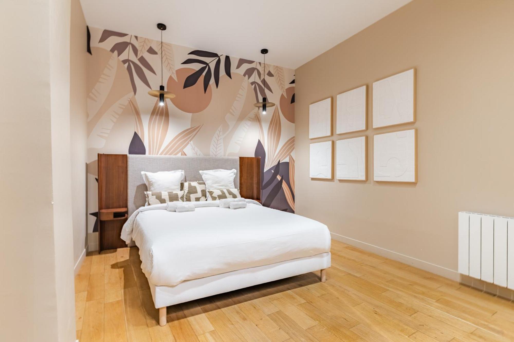 Exceptional Triplex With 6 Bedrooms & Air Conditioning