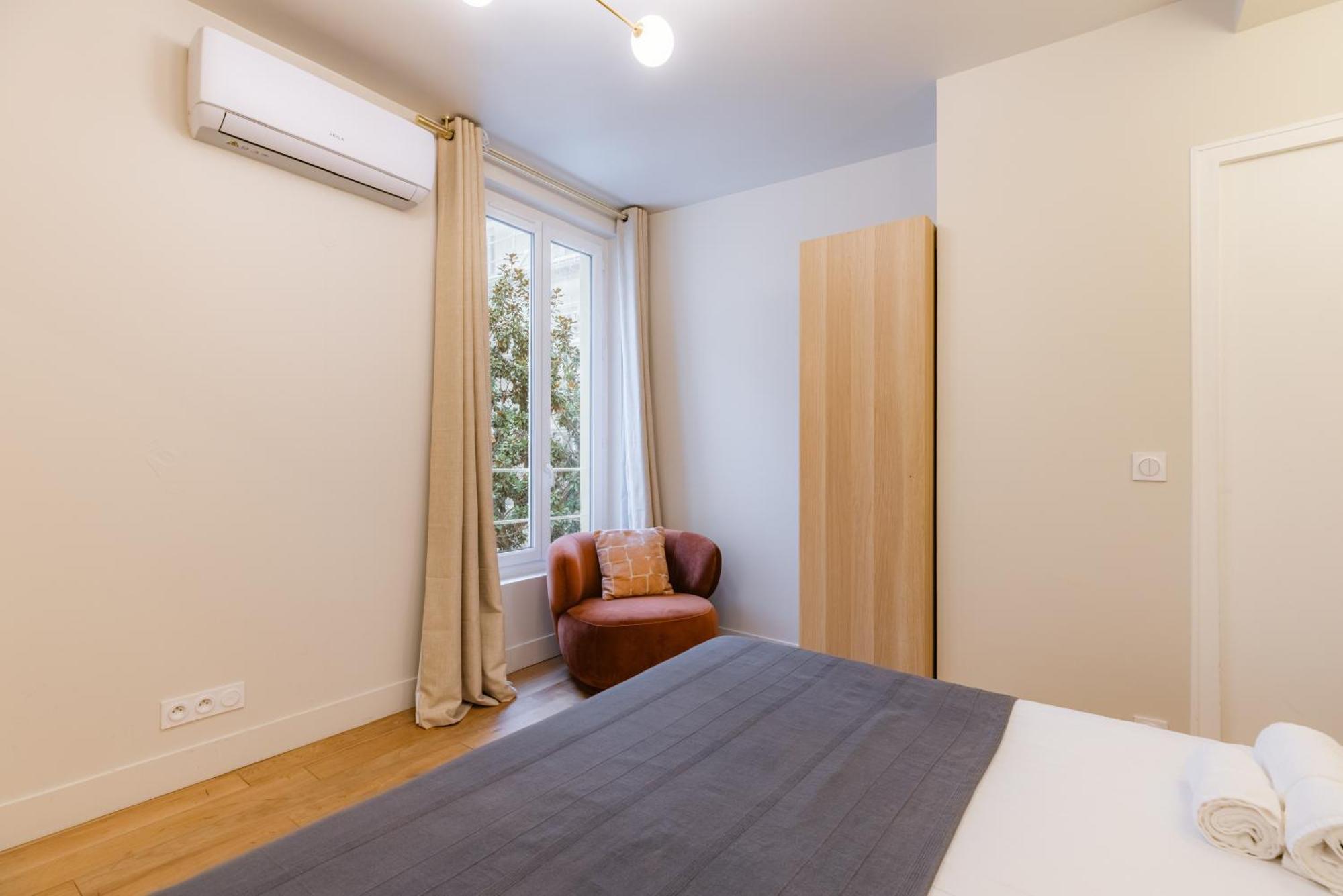 Exceptional Triplex With 6 Bedrooms & Air Conditioning Appartamento