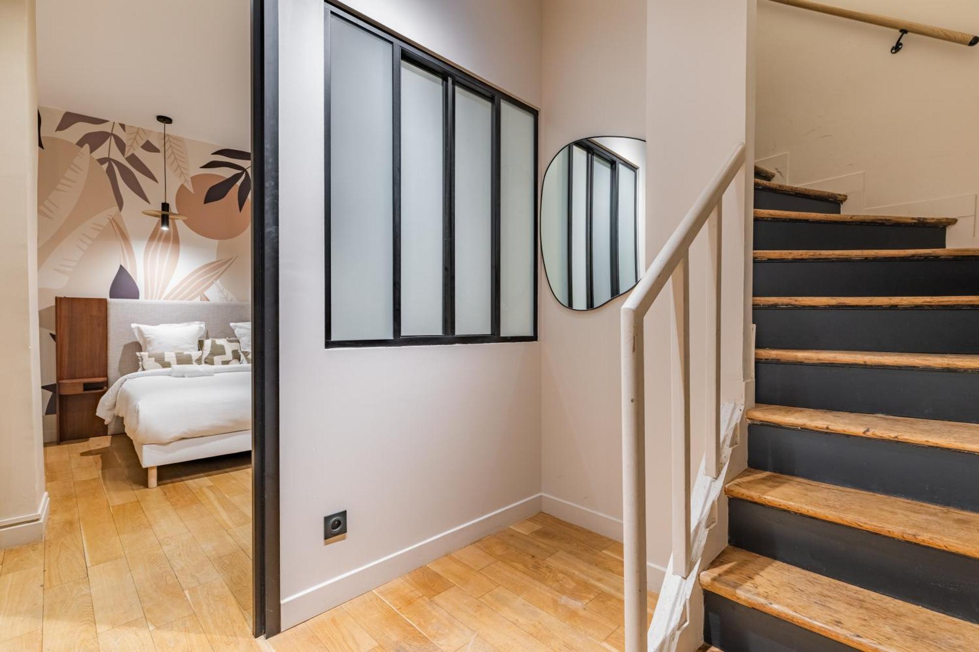 Exceptional Triplex With 6 Bedrooms & Air Conditioning Parigi